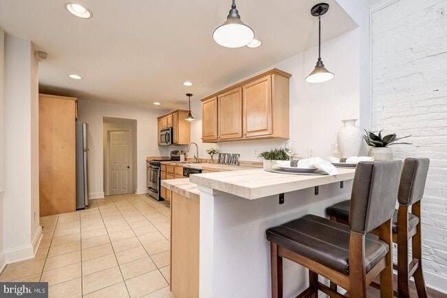 Building Photo - 23 N Patterson Park Ave