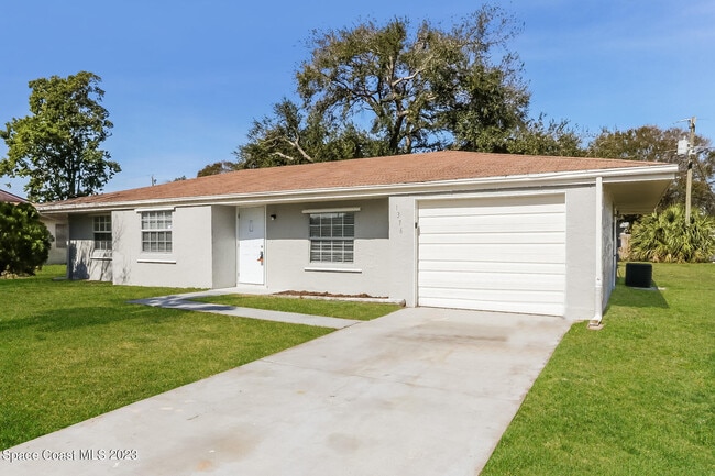 Building Photo - 1376 23rd Pl SW