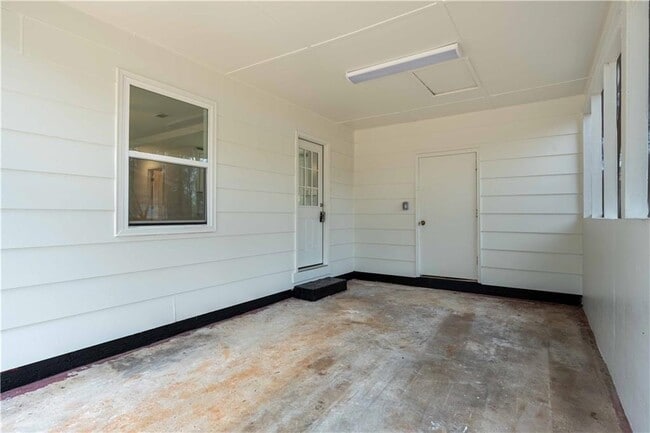 Building Photo - 1506 Sycamore Dr NW