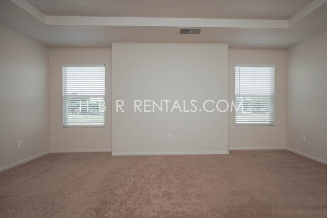 Building Photo - Charming 4-Bed, 2.5-Bath Home in Tracy’s E...