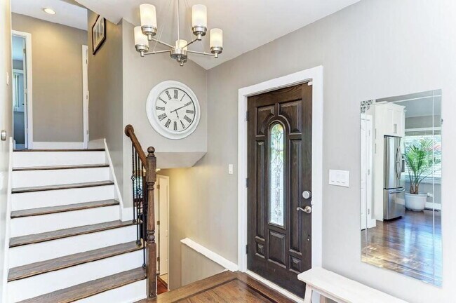 Building Photo - 857 Kings Point Dr W