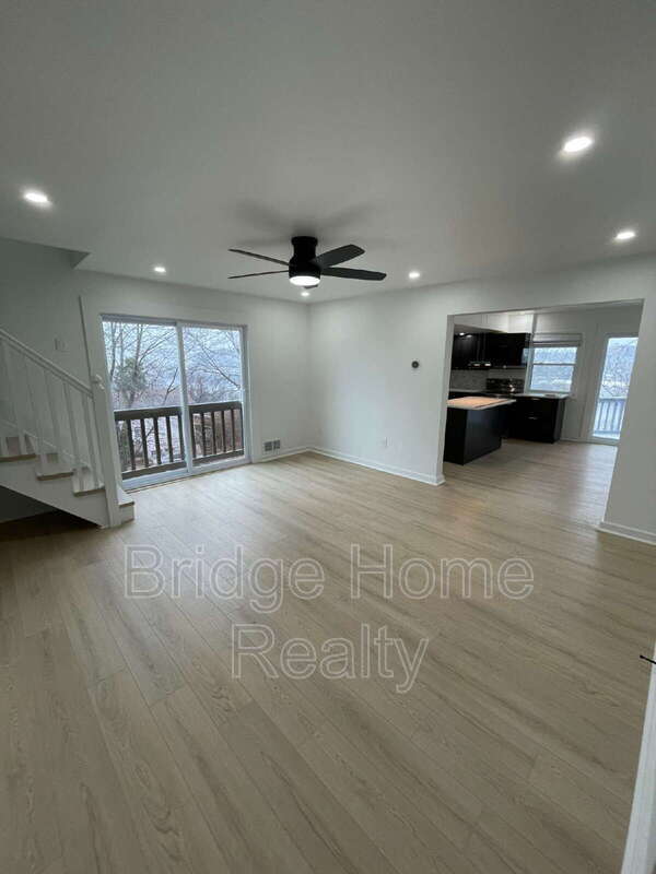 Building Photo - 107 Shoup St