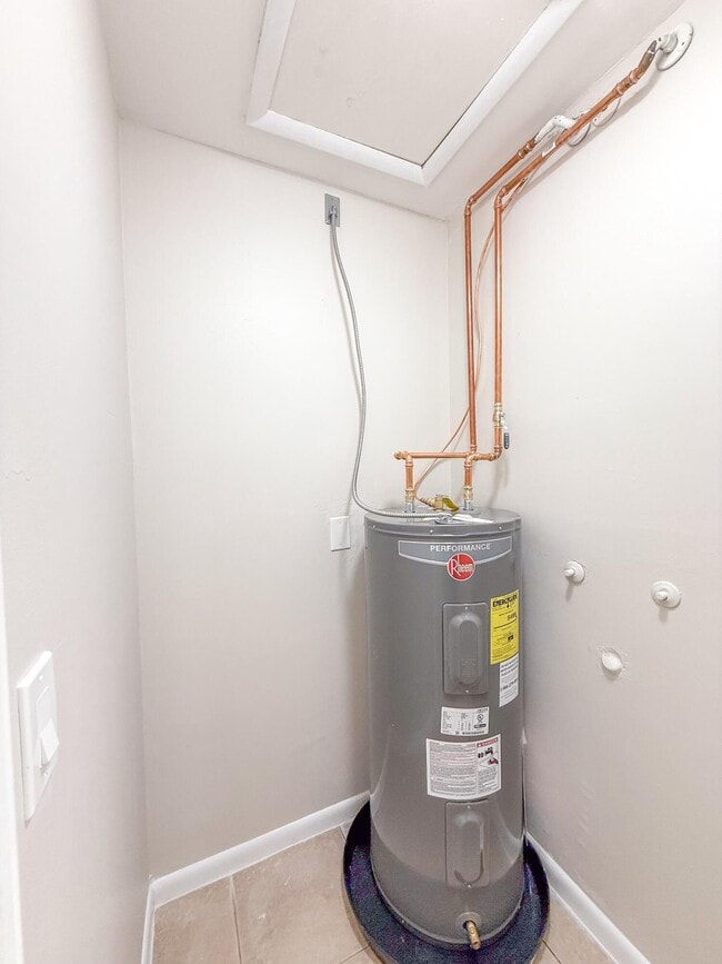 Building Photo - 2682 Hinda Rd