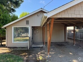 Building Photo - Barger area, 2 bedroom, 1 bath, large back...
