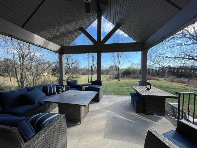 Building Photo - Fully Furnished, Short Term Rental, 1 Mont...