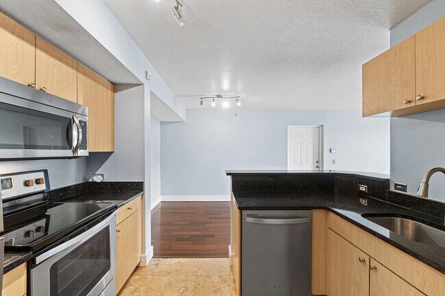 Building Photo - 1013 Villa Cir