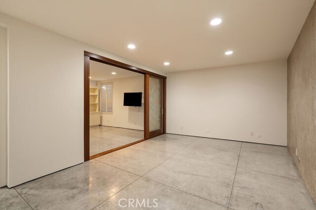 Building Photo - 920 Skyline Dr