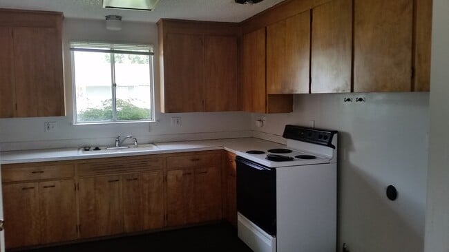 Building Photo - b1810