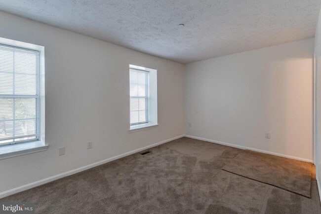 Building Photo - 2502 Regal Pl