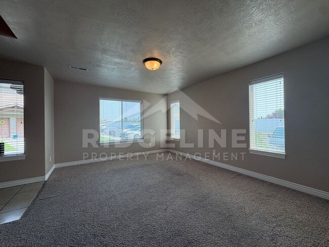 Building Photo - 470 Sunflower Rd