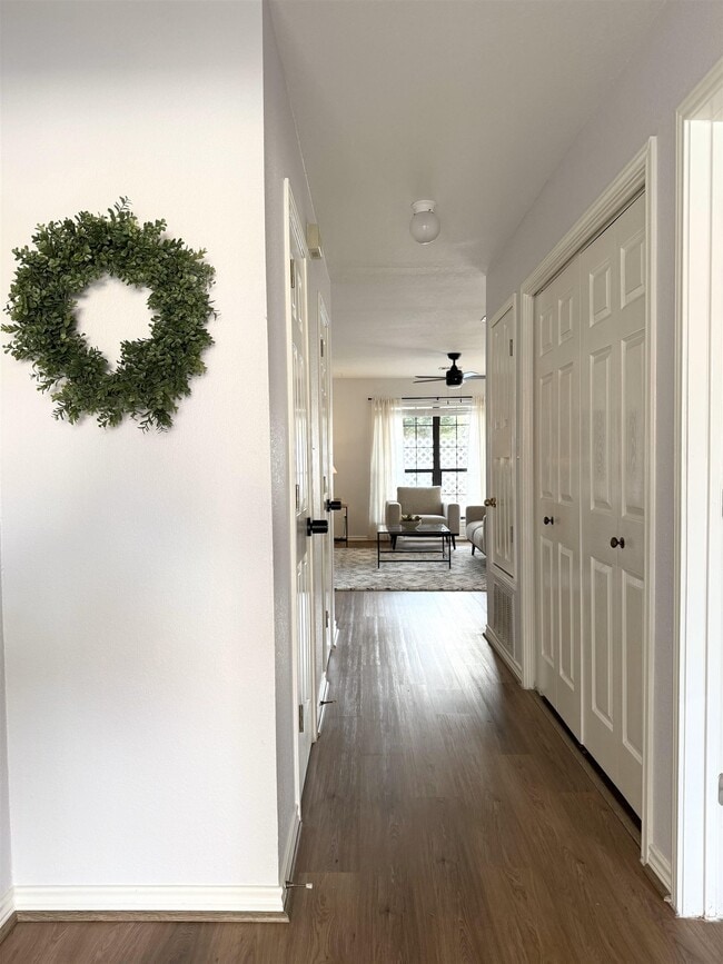 Building Photo - 307 Out Yonder