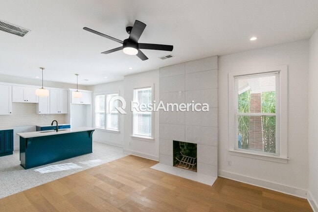 Building Photo - Stunning New Renovation in Midtown