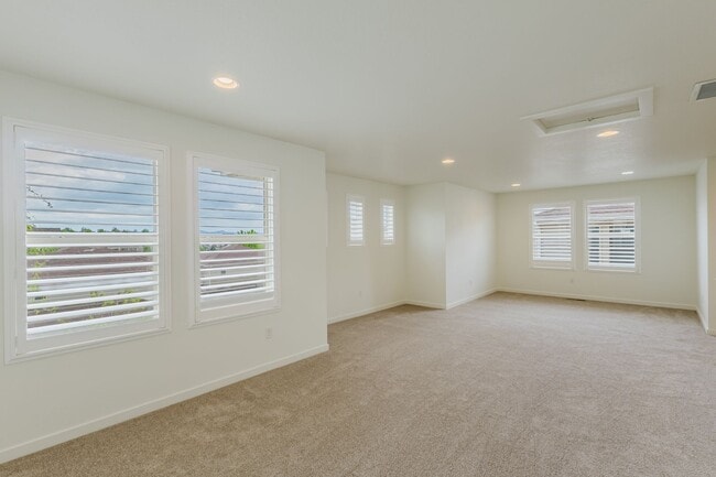 Building Photo - 2656 Champagne Ave