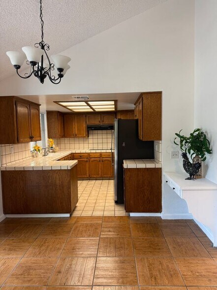 Building Photo - 2704 Pinewood Dr