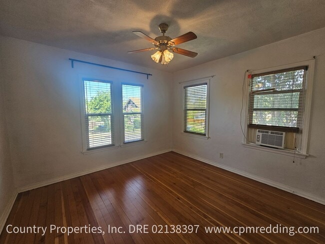 Building Photo - Available Now! Downtown 3-Bedroom with Old World Charm and Modern Amenities!