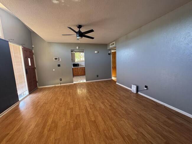 Building Photo - 4501 Pine Tree Dr