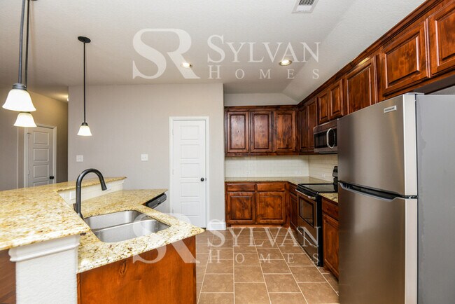 Building Photo - Prepare to be impressed by this 4bedroom, 2.5 bathroom home