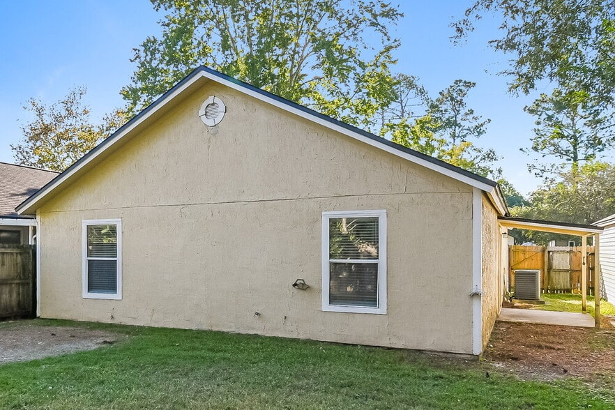 Building Photo - 1841 Quebec Ct