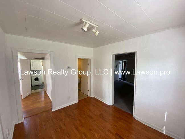 Building Photo - One Level Living with Nice Yard