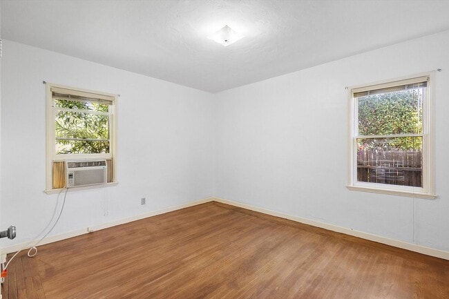 Building Photo - 949 Park St