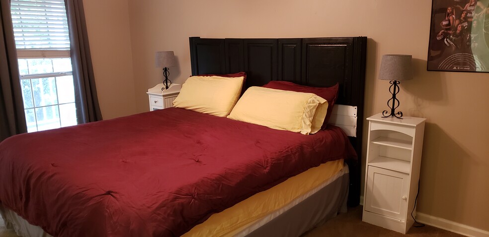 Building Photo - 1064 N Montgomery St