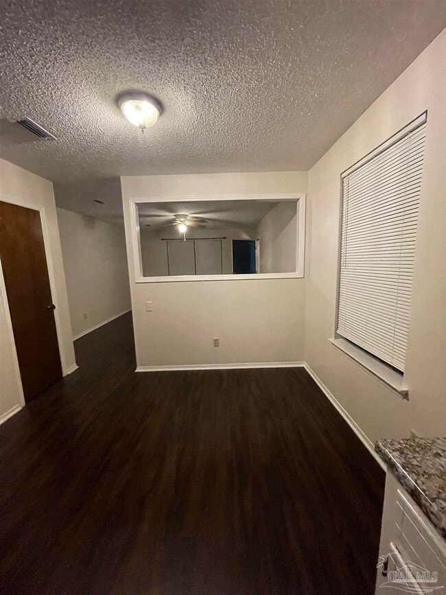 Building Photo - 10049 Hillview Rd