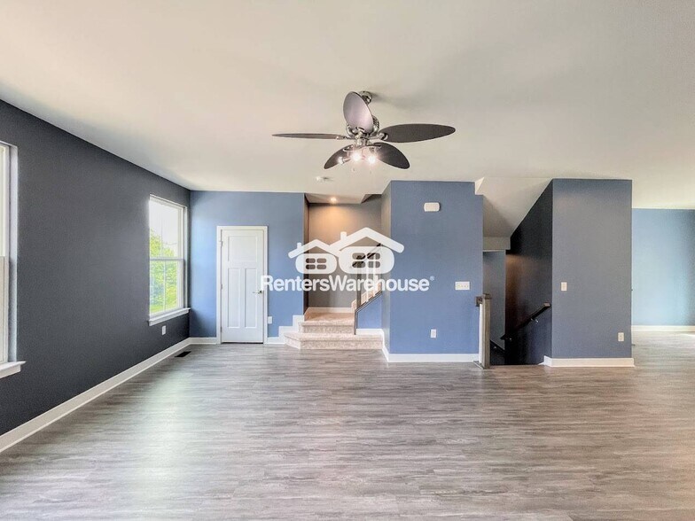 Building Photo - 943 Centurion Cir