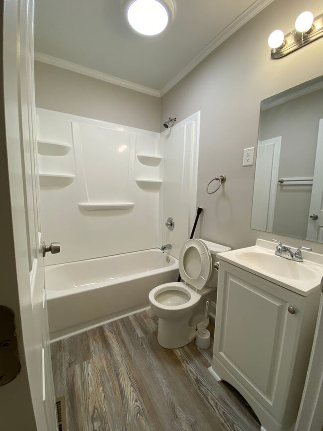 Building Photo - Charming 3 bedroom home in the heart of do...