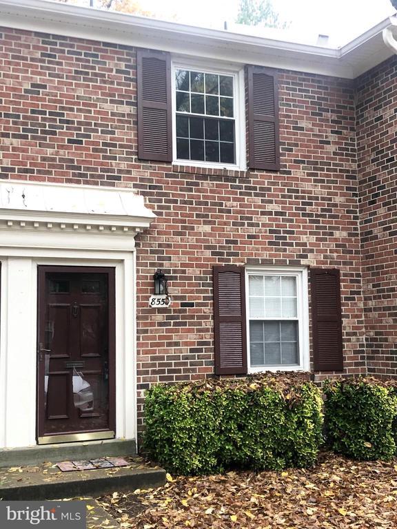 Building Photo - 8550 Barrington Ct