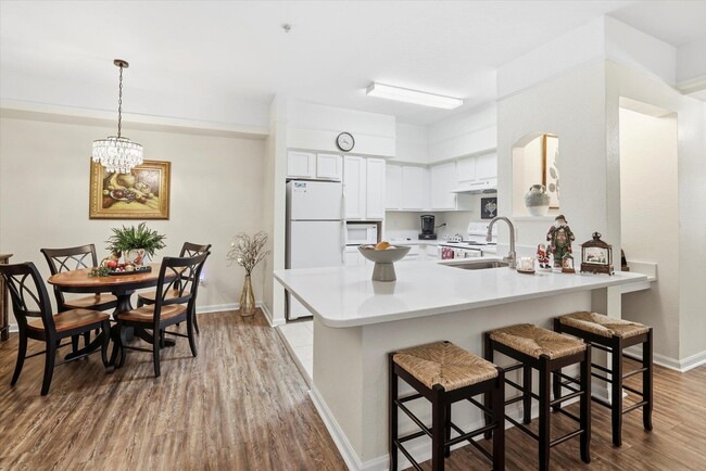 Building Photo - 2801 Chancellorsville Dr