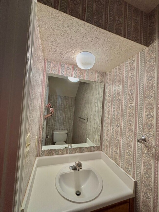 Building Photo - 2518-207 Avent Ferry Road