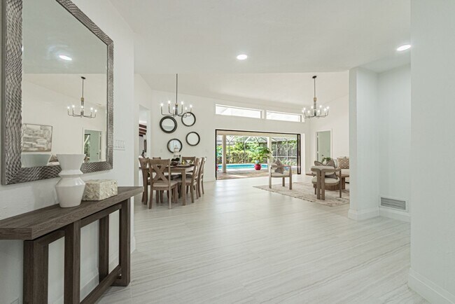 Building Photo - Newly Renovated 3 Bedroom Pool Home in Des...