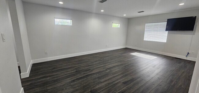 Building Photo - 21046 N Sweetwater Ln