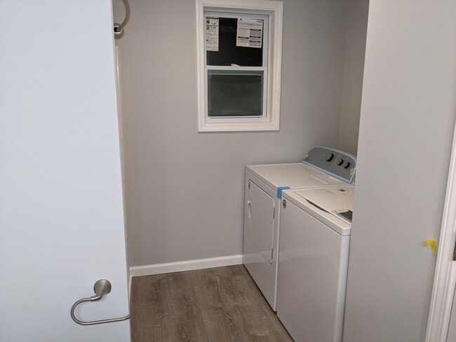 Building Photo - Private 3 bed 2bath house in North Johnson...