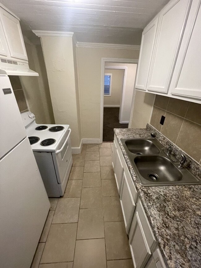 Building Photo - 2 Bd 1 Ba Ranch
