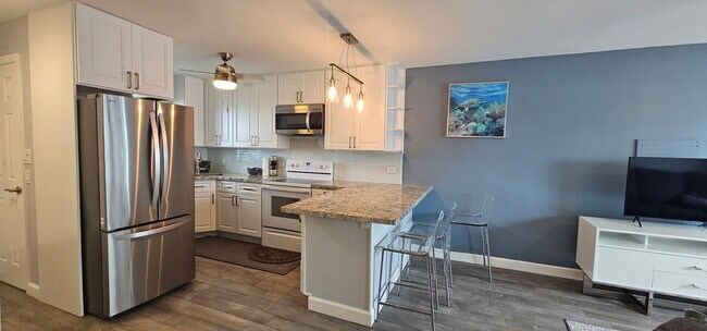 Building Photo - 605 Sombrero Beach Rd