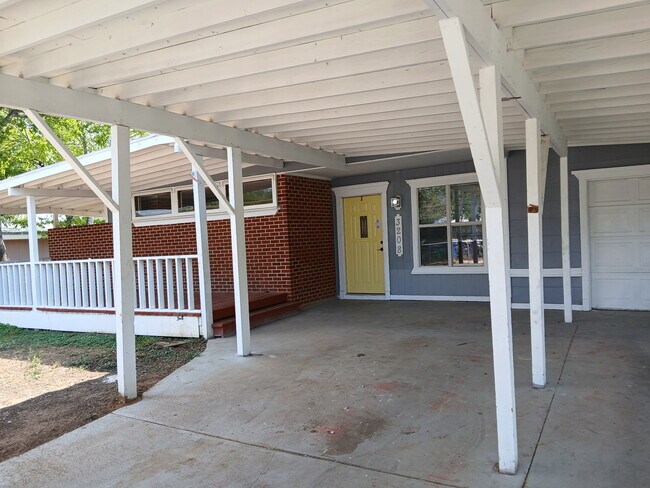 Primary Photo - 3208 Cato Blvd