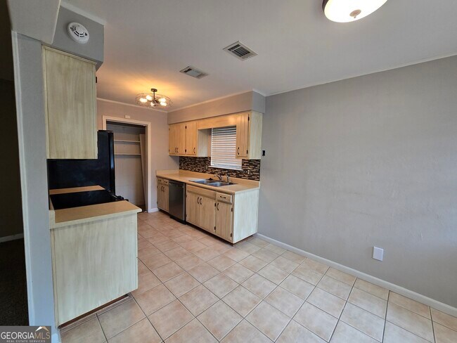 Building Photo - 127 Summerfield Dr