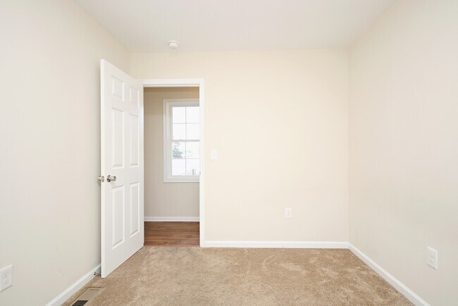 Building Photo - 1141 St Clair Ave