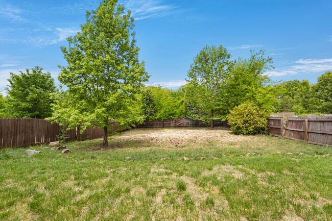 Building Photo - 557 Oakmont Dr
