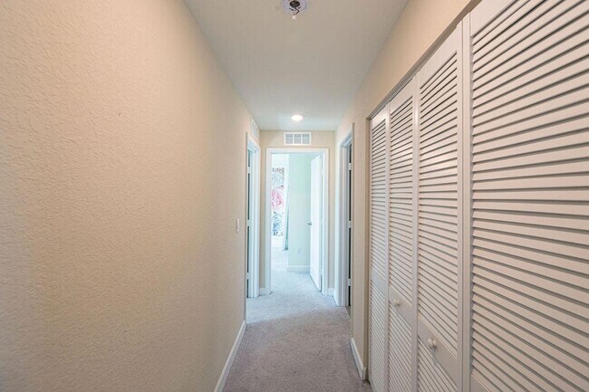 Building Photo - 12523 NW Copper Creek Dr