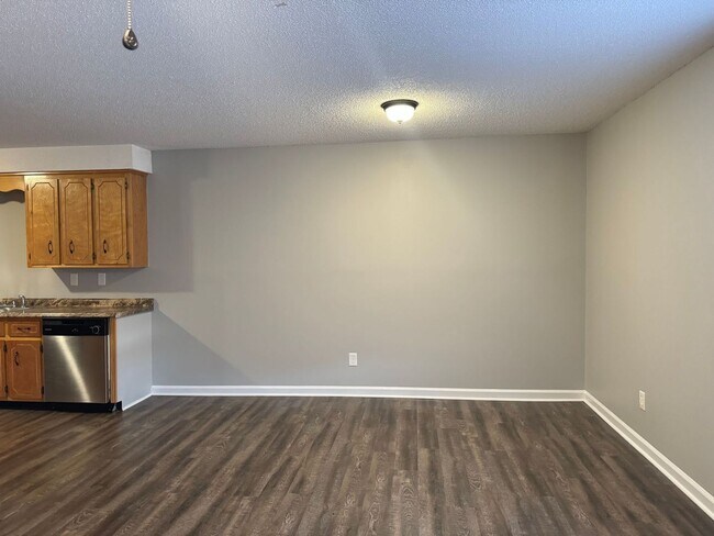 Building Photo - 3895 Northeast Dr