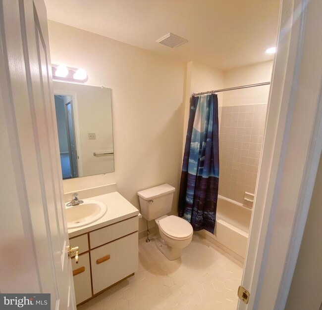 Building Photo - 108 Foxmeadow Dr
