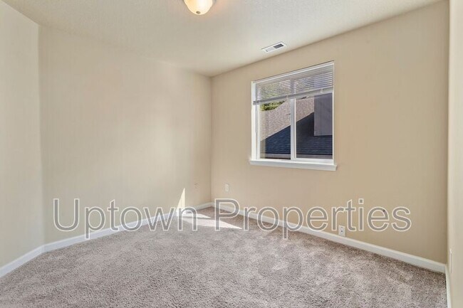 Building Photo - 14162 SE Summerfield Loop