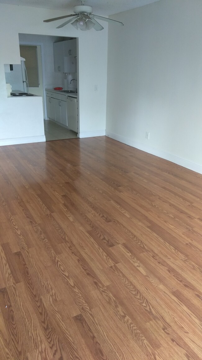 Living/Dining Room - 2900 Banyan St