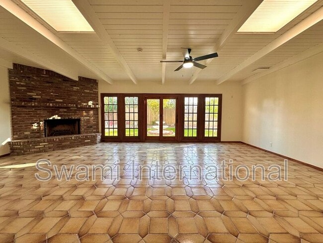 Building Photo - 1820 Avenida Estudiante