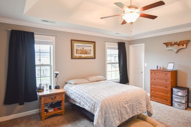 Building Photo - Pet Friendly Four Bedroom!