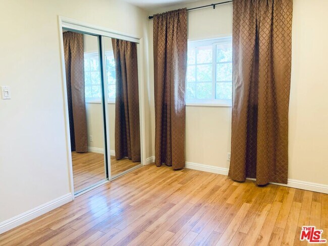 Building Photo - 3007 Jolley Dr