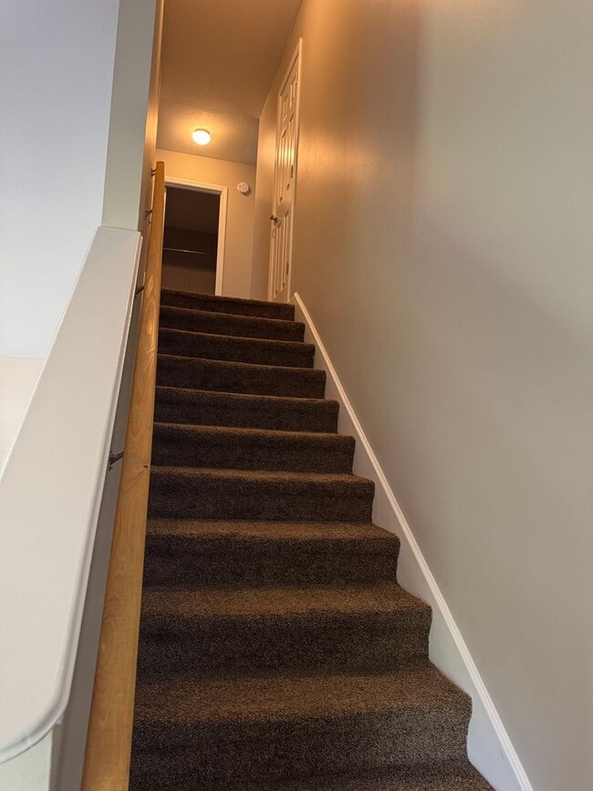 Building Photo - Great 3 bedroom 2.5 bath home!