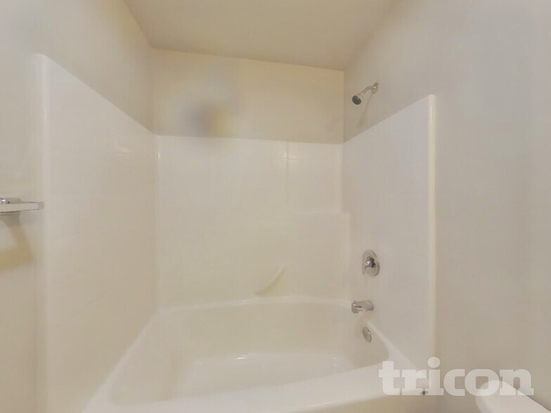 Building Photo - 1924 Kelowna Place Southest